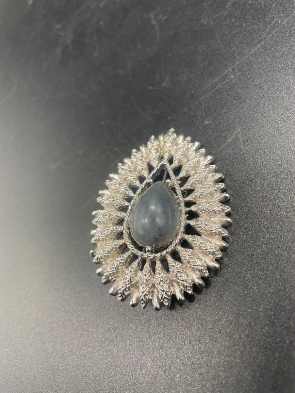 EUC Sarah Coventry Granada 1970's Silver Tone Brooch with Gray Teardrop Cabochon